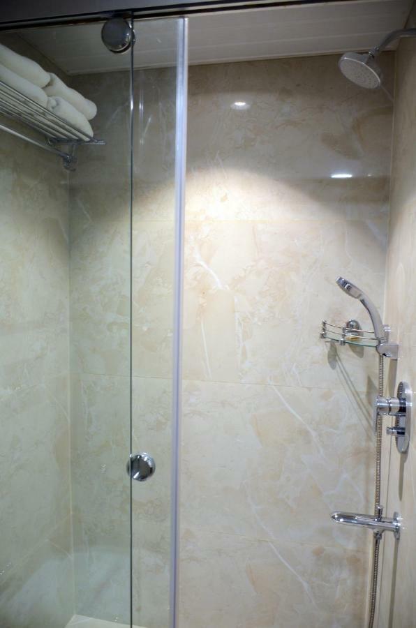 Hotel Radiance Барели Экстерьер фото