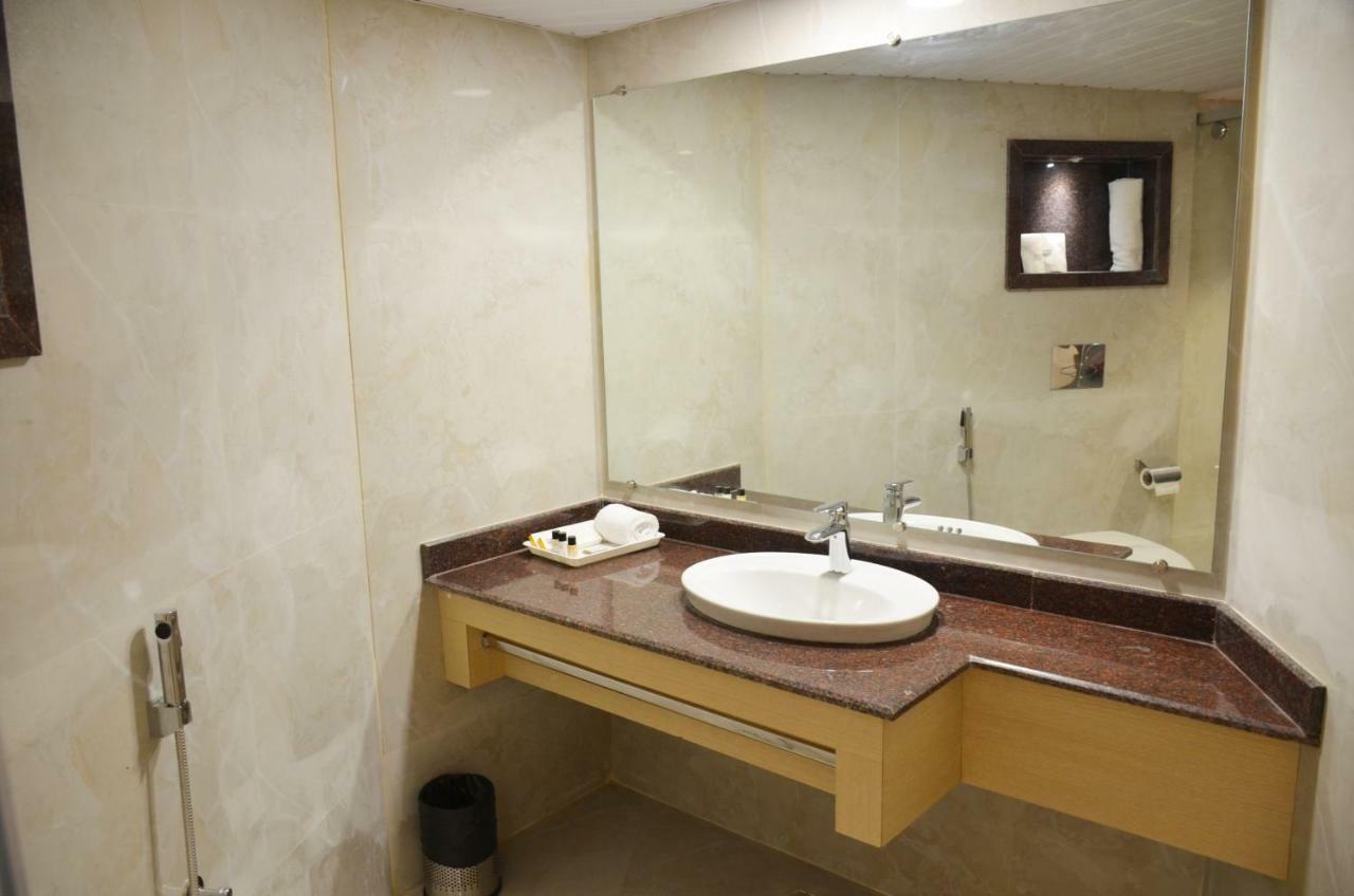 Hotel Radiance Барели Экстерьер фото